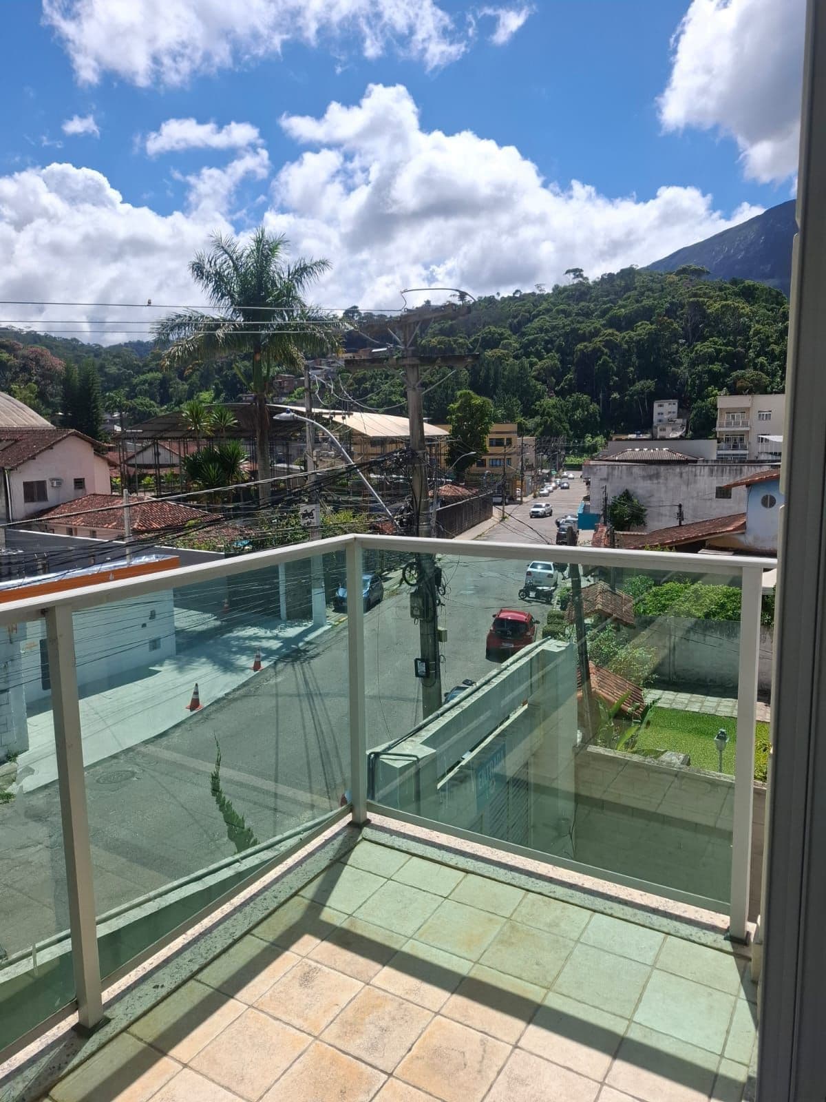 amplo apartamento de 03 quartos uma suite na Tijuca a 05 minitos do centro