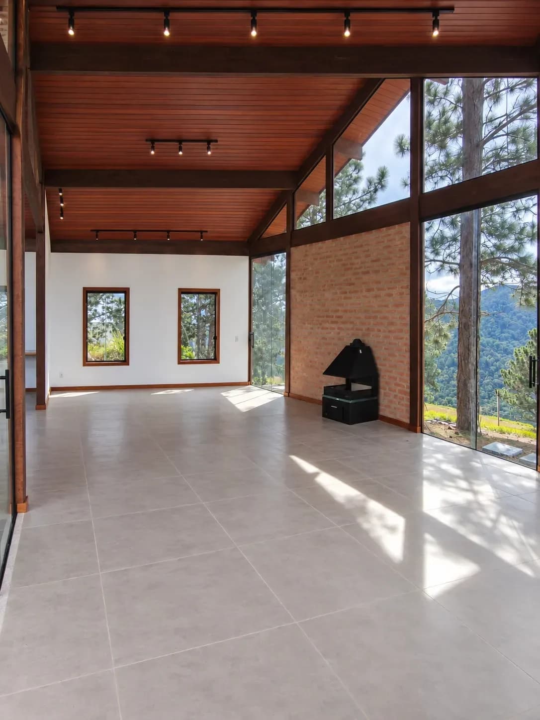 maravilhosa casa de 03 quartos duas suites sala com pé direito duplo vists paras as montanhas